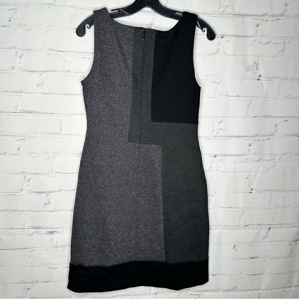 White House Black‎ Market size 4 black & gray dress